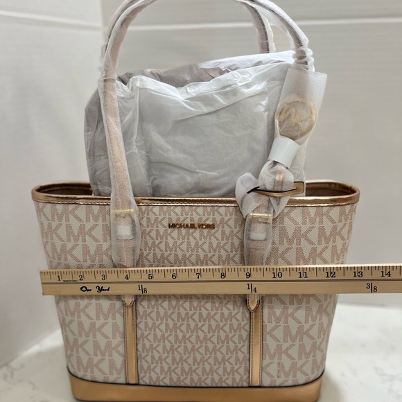Michael Kors Cream and Gold Signature Tote - Picture 4 of 13